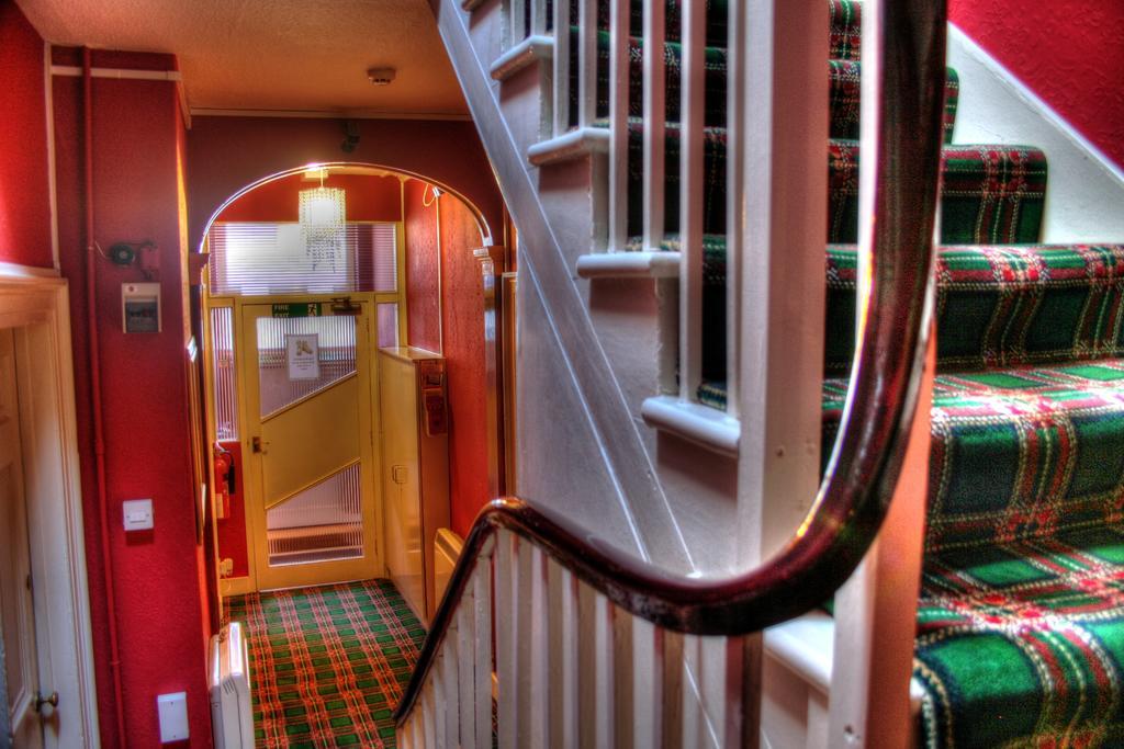 Atticus Central Guest House Абердин Экстерьер фото